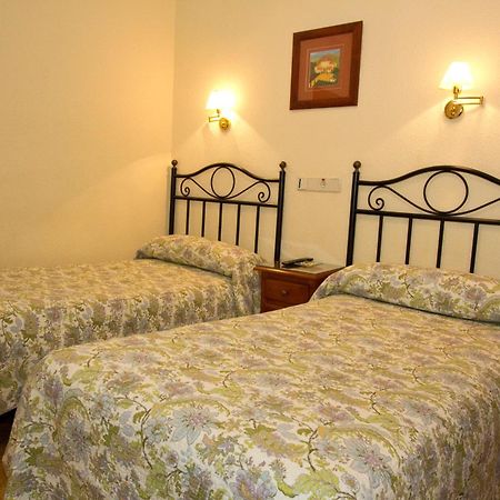 Hostal Los Alpes Madrid Zimmer foto