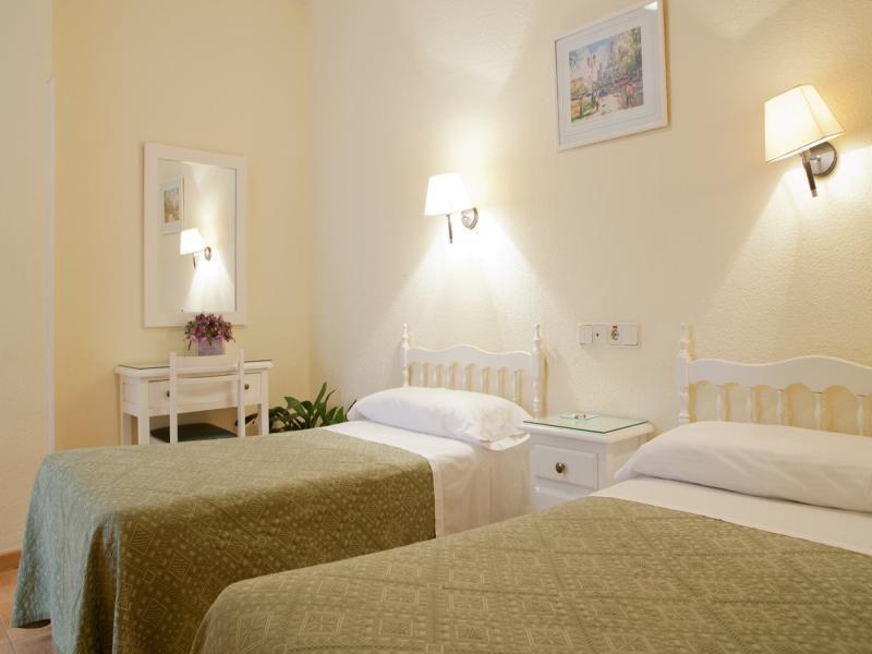 Hostal Los Alpes Madrid Exterior foto