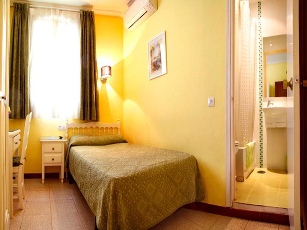 Hostal Los Alpes Madrid Zimmer foto