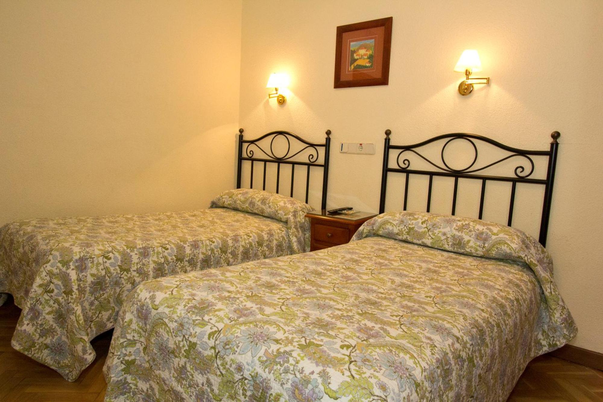 Hostal Los Alpes Madrid Zimmer foto