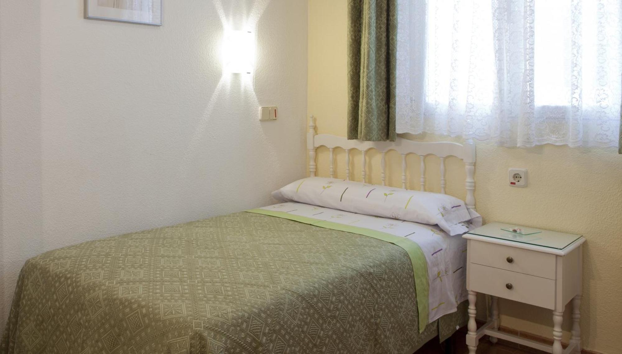 Hostal Los Alpes Madrid Zimmer foto