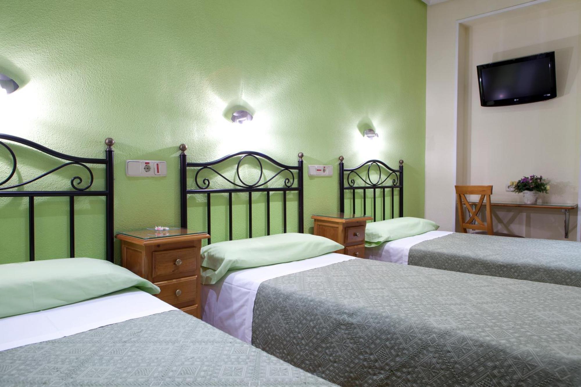 Hostal Los Alpes Madrid Zimmer foto