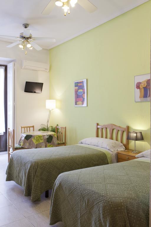 Hostal Los Alpes Madrid Exterior foto