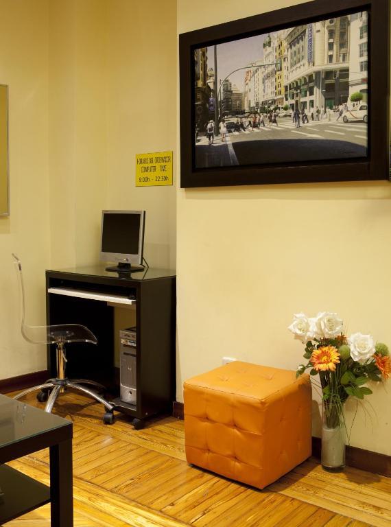 Hostal Los Alpes Madrid Exterior foto