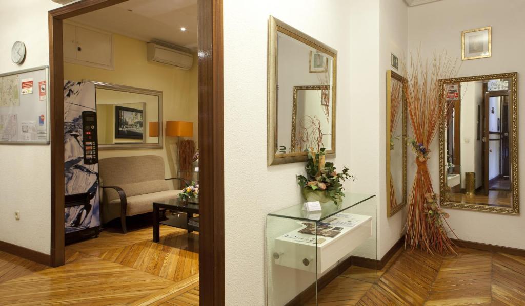 Hostal Los Alpes Madrid Exterior foto