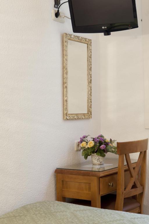 Hostal Los Alpes Madrid Exterior foto