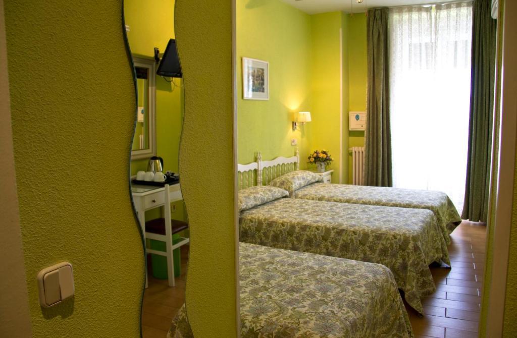 Hostal Los Alpes Madrid Zimmer foto