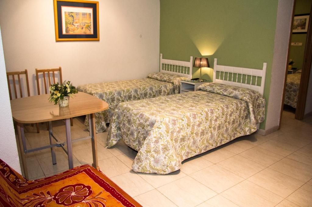Hostal Los Alpes Madrid Zimmer foto