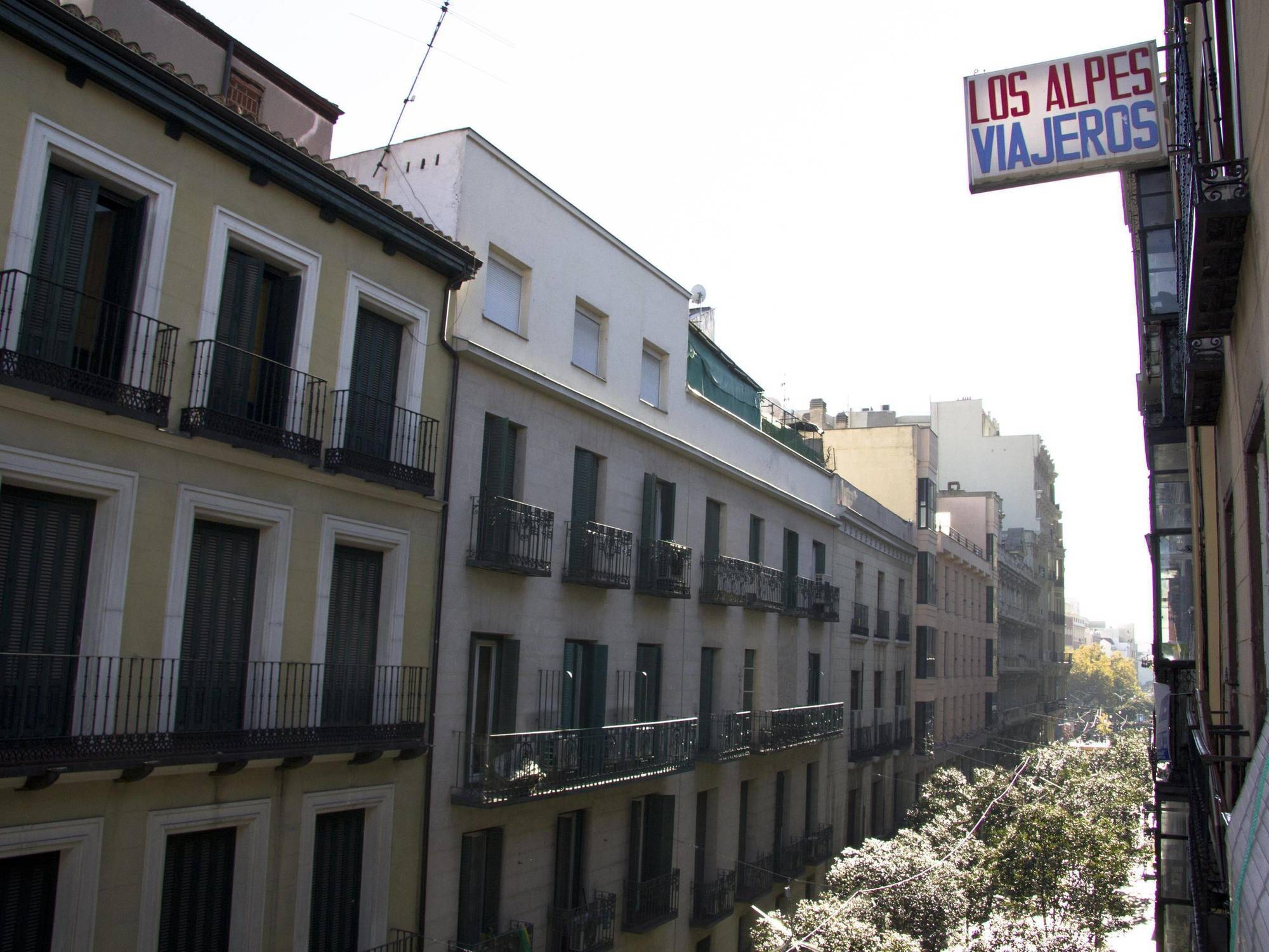 Hostal Los Alpes Madrid Exterior foto